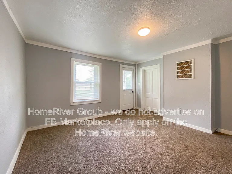 2304 Walnut St — Photo 2