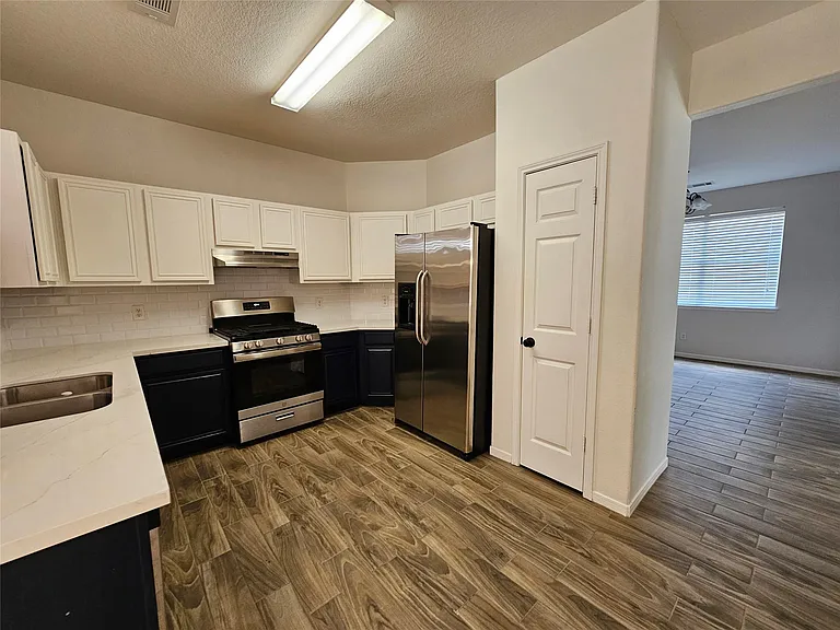 2919 Desert Oasis Ln — Photo 10