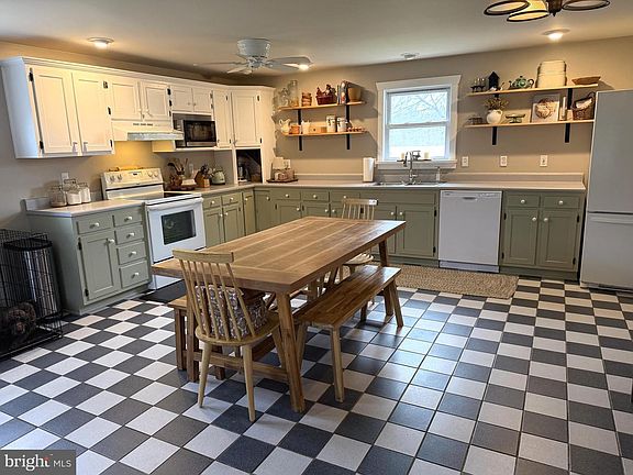 2nd image of 7126 Loop Rd