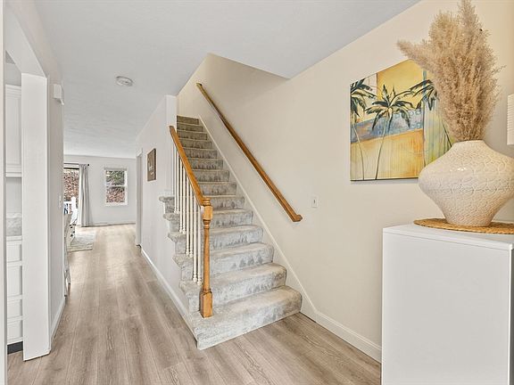 3rd image of 187 Laurelwood Dr #187
