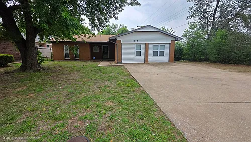 1008 Willow Brook Dr Photo 1