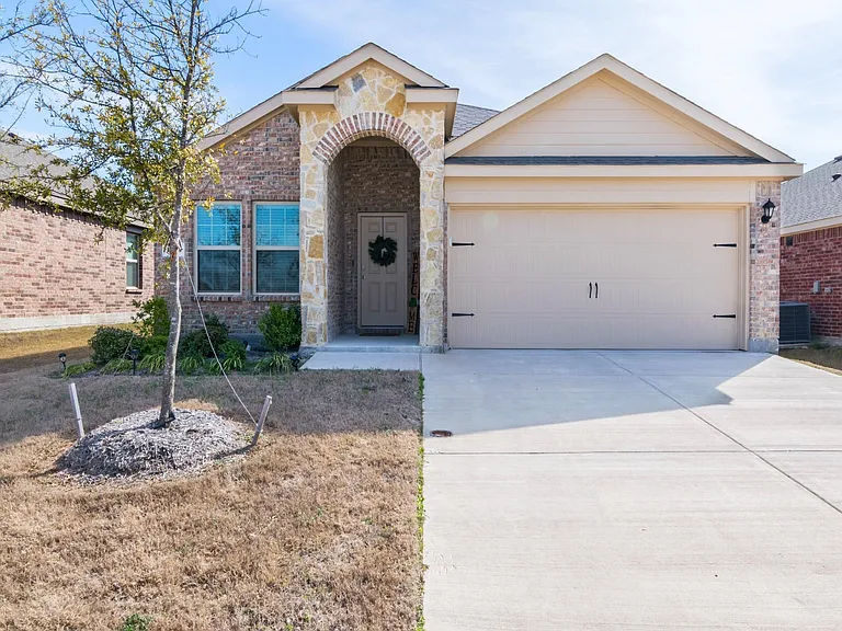 1110 Mercury Dr — Photo 3