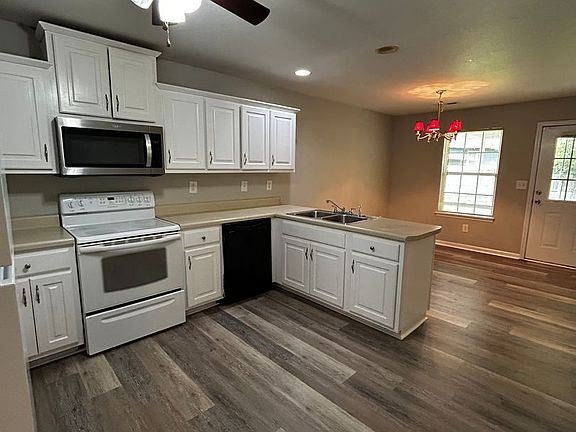 5th image of 86 Blitford Ave