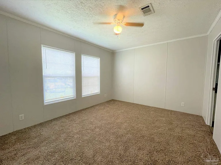 814 N East St — Photo 9
