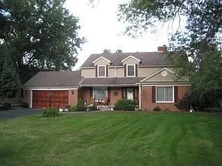 932 Yorkshire Dr photo 1