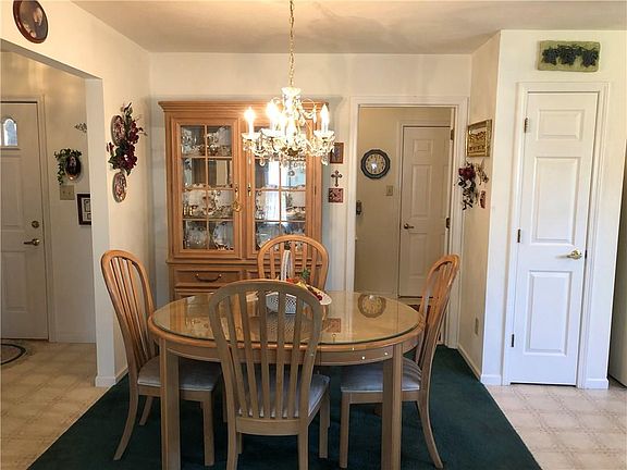 4th image of 117 Winfield Park Ct