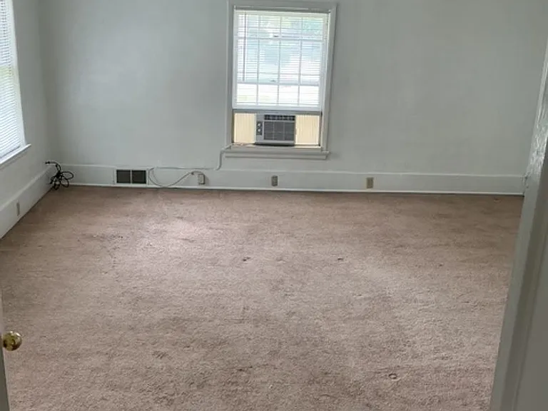 1512 E Gardner Ln — Photo 4