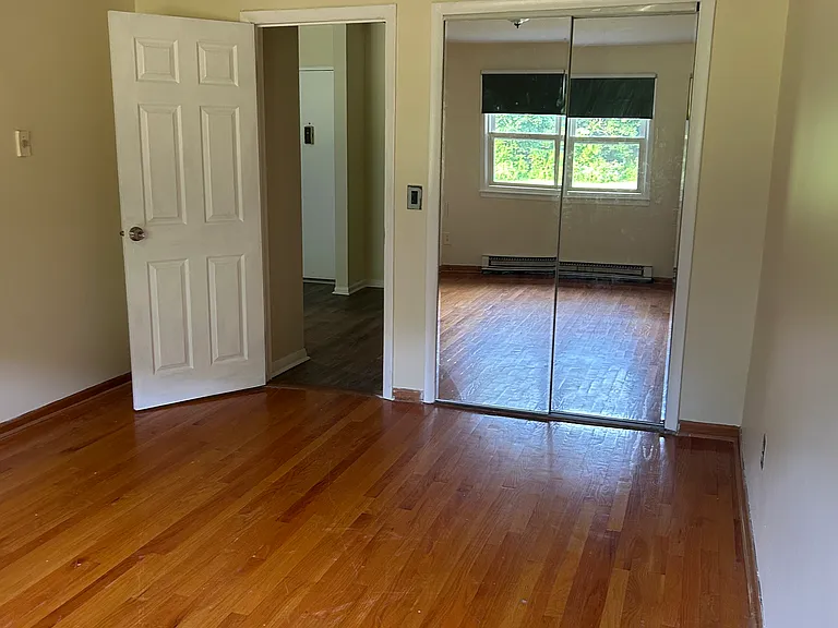 15 Donna Dr #C4 — Photo 2
