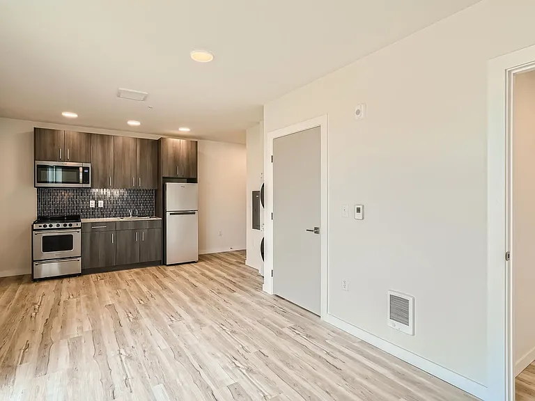 Welcome to AV Lofts! Beautiful views plus in-unit laundry! Up to 8 weeks free! — Photo 31