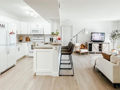 200 Palm Cir W APT 203, Hollywood, FL, 33025