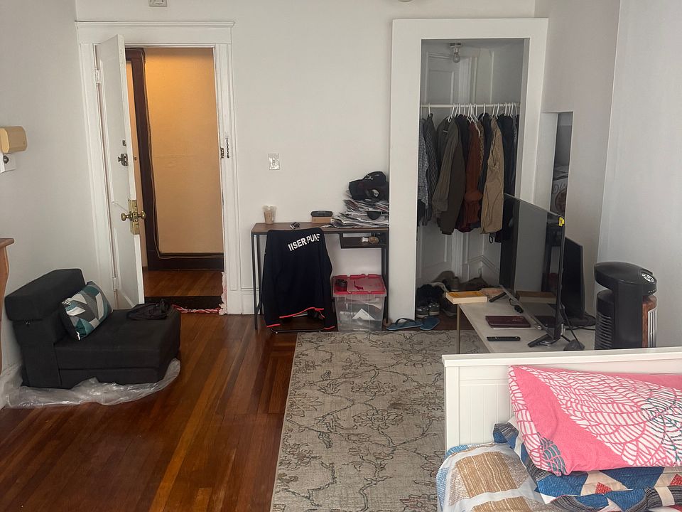 STUDIO ROOM