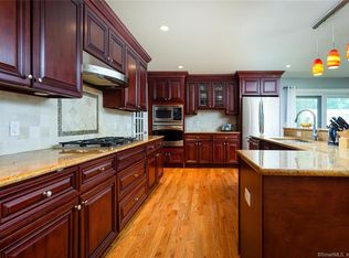 24 Camelot Ct, Stamford, CT 06907