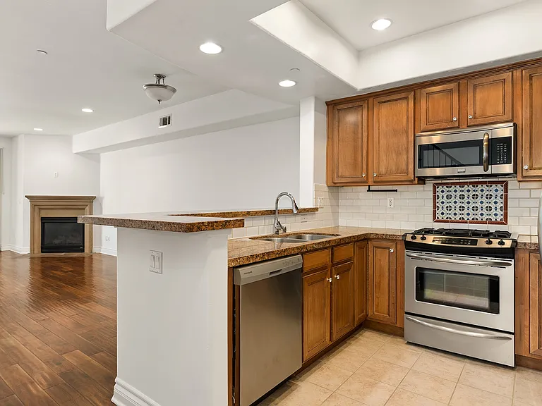 5753 White Oak Ave #12 — Photo 6