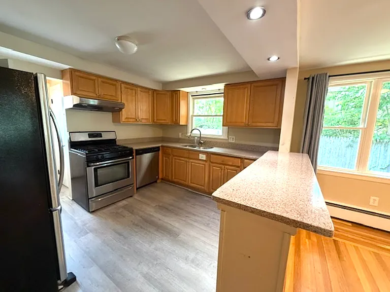 652 East Ave — Photo 2
