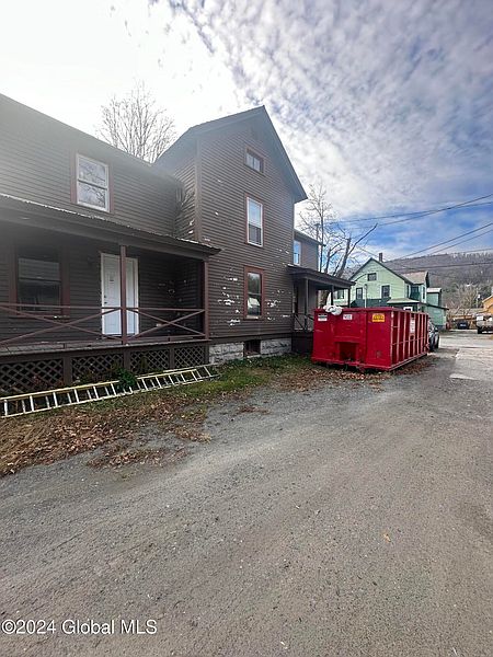 4th image of 14 Lincoln Street