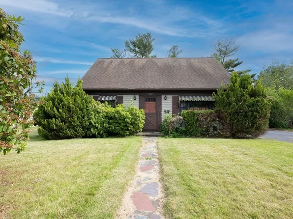 36 Ludlow St, Acushnet, MA 02743