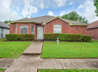 2701 Hidden Springs Dr, Mesquite, TX 75181