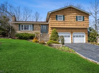 4 McKinley Dr, Kinnelon, NJ 07405