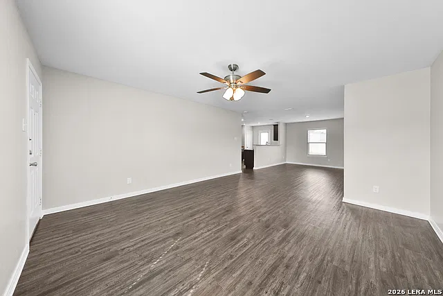 3 bed, 2.5 bath, 1420 sqft, $1,700 — Photo 3
