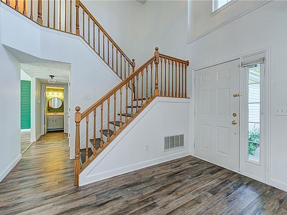 2nd image of 5985 Keensburg Dr