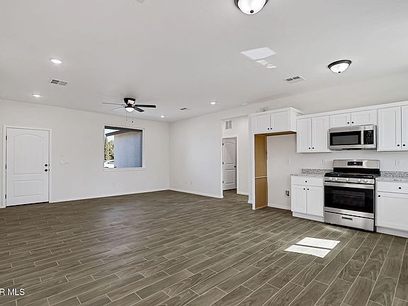 5th image of 482 Sylvia Ct