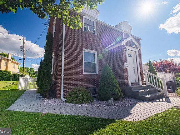 4th image of 208 Sheffield St