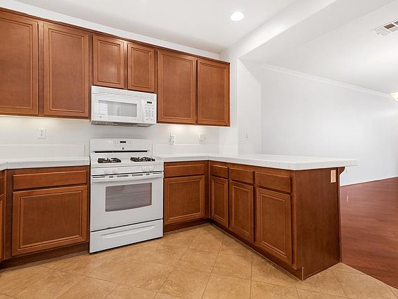 5th image of 16915 Hutchins Lndg Unit 57