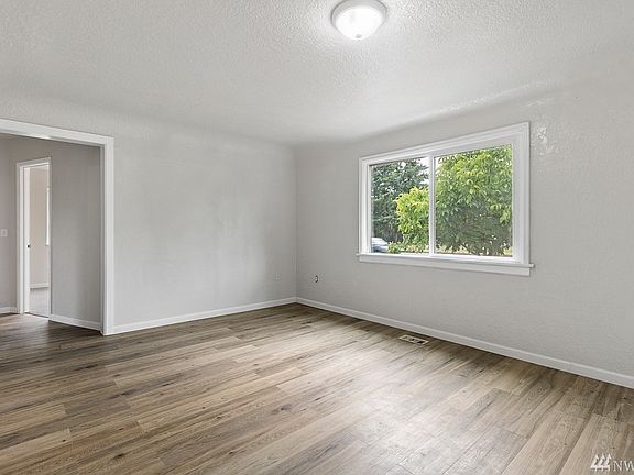 5th image of 6518 E Portland Ave