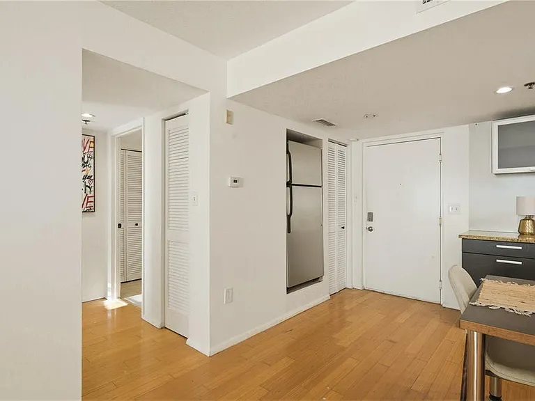 701 S Madison Ave #420 — Photo 9