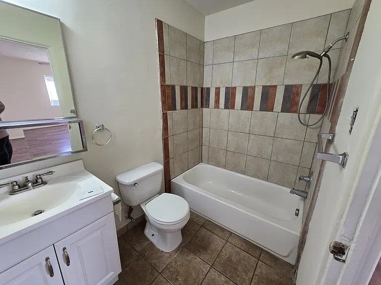 Ideal Urban Location for a Modern 1 Bed Apartment — Photo 13