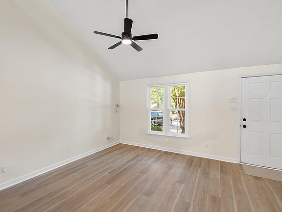 3rd image of 502 Gatehouse Ln