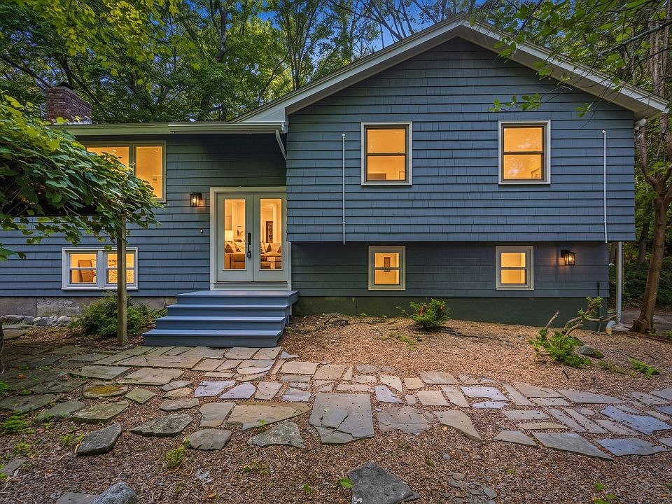 1st image of 7 Hillcrest Dr