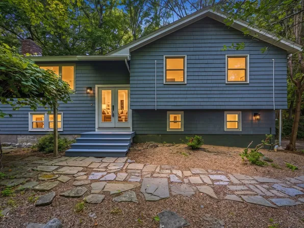 7 Hillcrest Dr, Acton, MA 01720