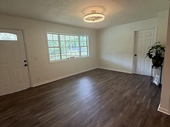 3rd image of 3243 Shepard Dr