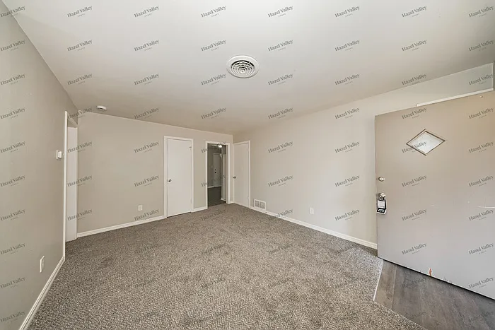 3 bed, 1.0 bath, 924 sqft, $1,195 — Photo 4