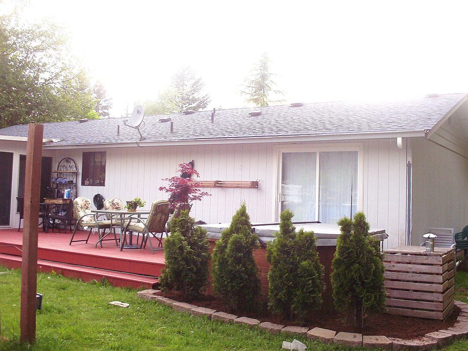 Back deck with hot tub