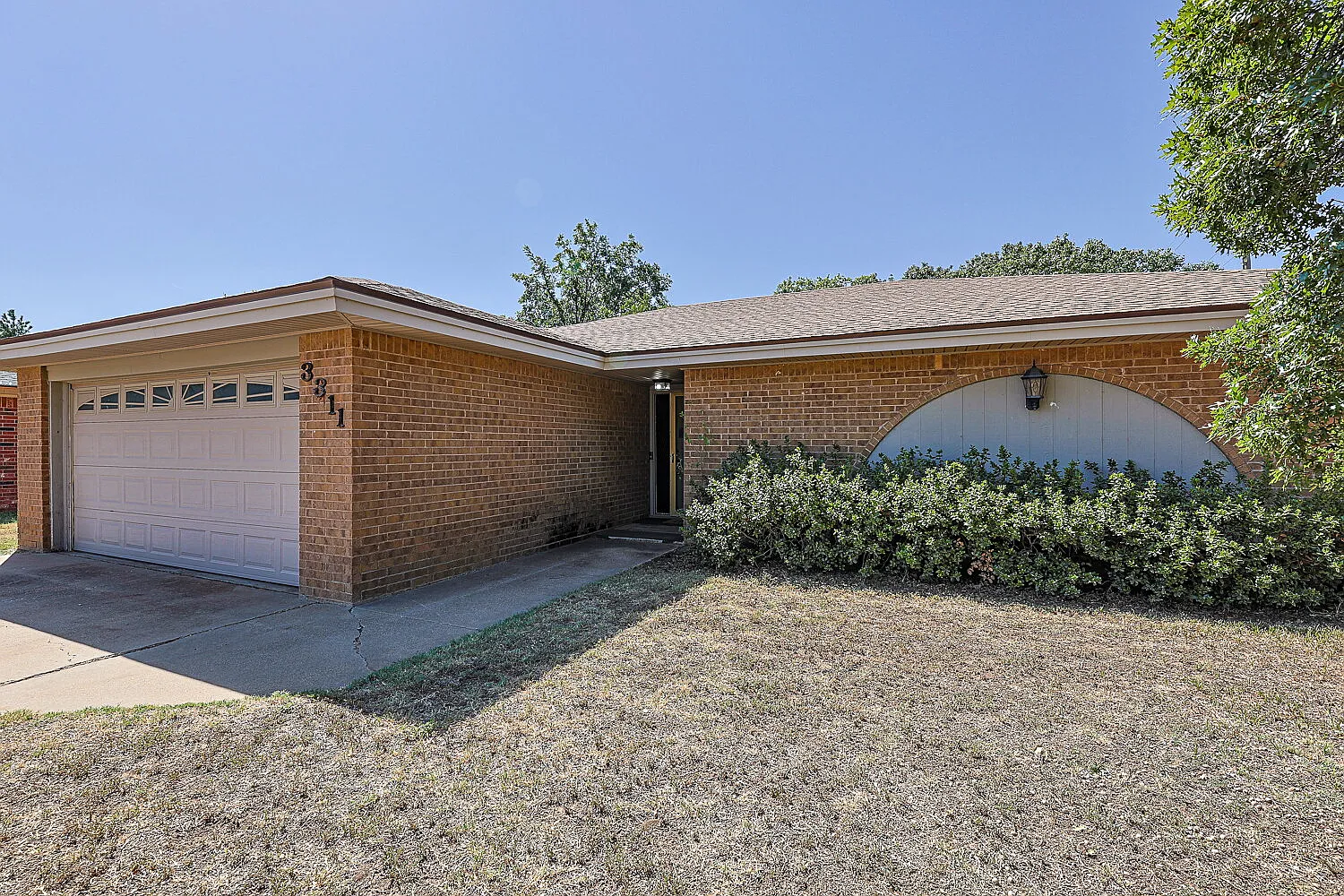 3 bed, 2.0 bath, 2099 sqft, $1,725 — Photo 4
