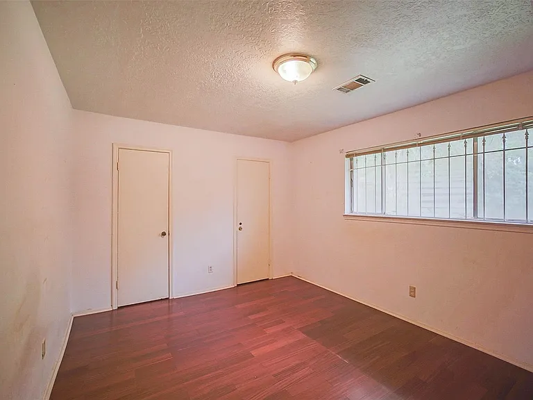7010 Captain Dr — Photo 28