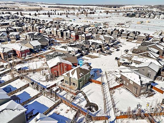 5th image of 18 N Mount Rae Pl