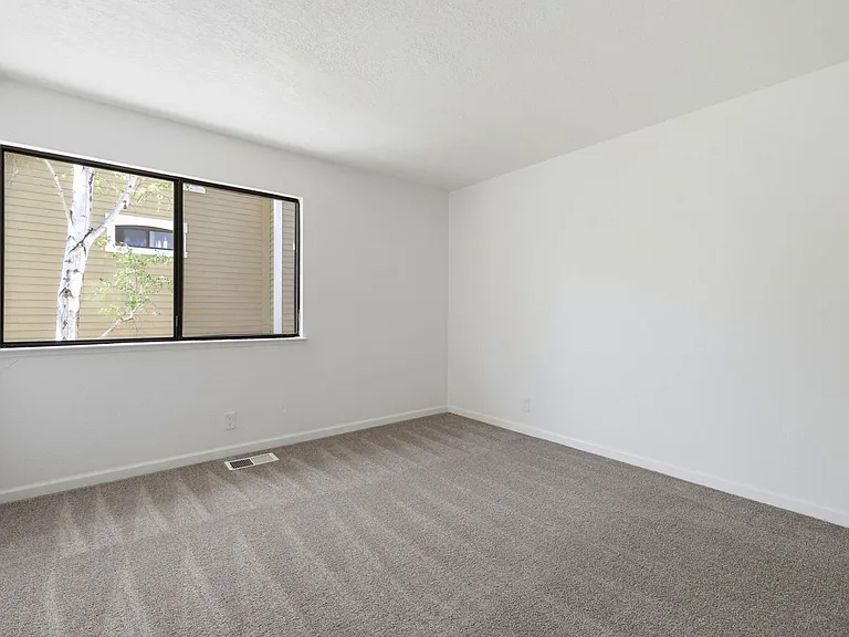 721 Center Ave — Photo 23
