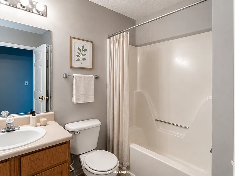 Miller Town Apartments — Photo 8