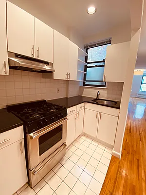 Rented by Metropolis Real Estate of Manhattan | media 24