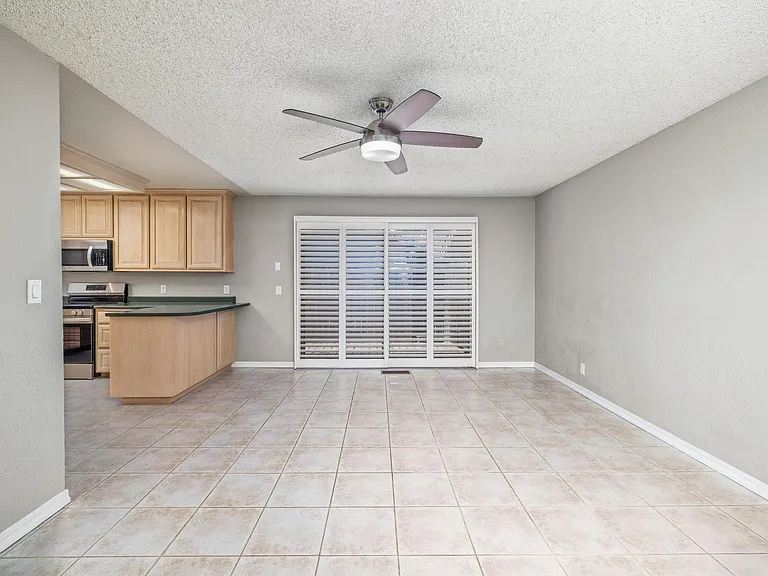 131 Mulholand Dr — Photo 5