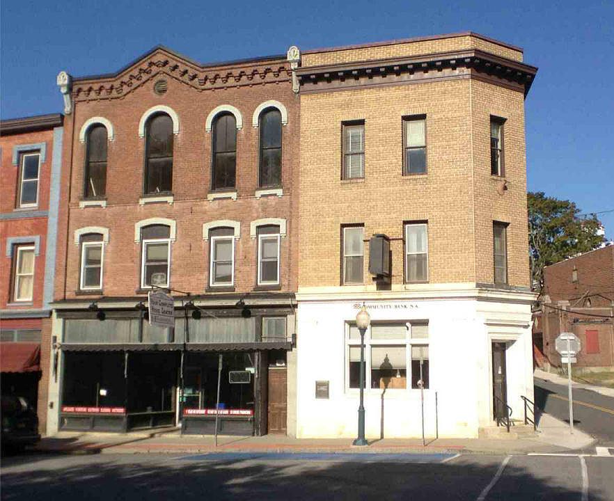 1st image of 120 Main St