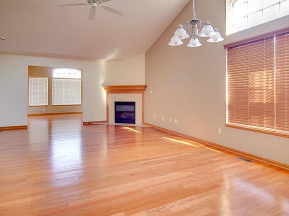 4th image of 3422 River Rock Dr