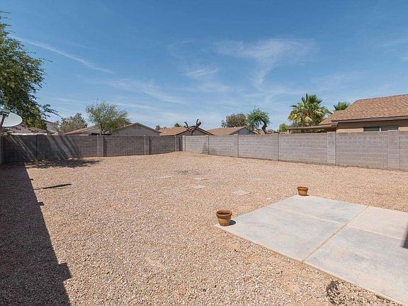3rd image of 942 E Desert Rose Trl