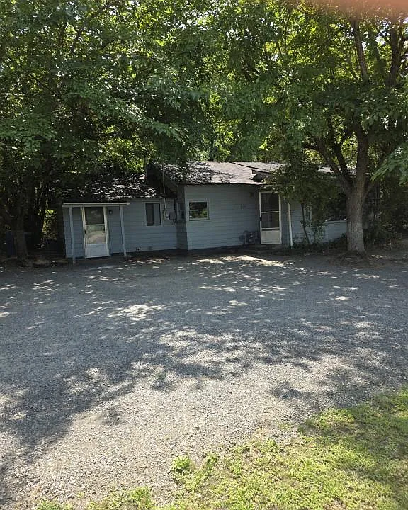 225 SE Grandview Ave