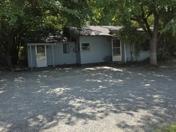 225 SE Grandview Ave, Grants Pass, OR 97527