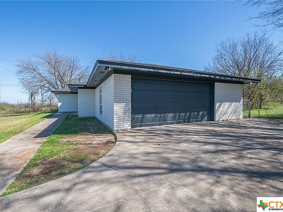 2nd image of 455 Lonely Oaks Ln