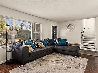 4th image of 11704 Fuller Ave